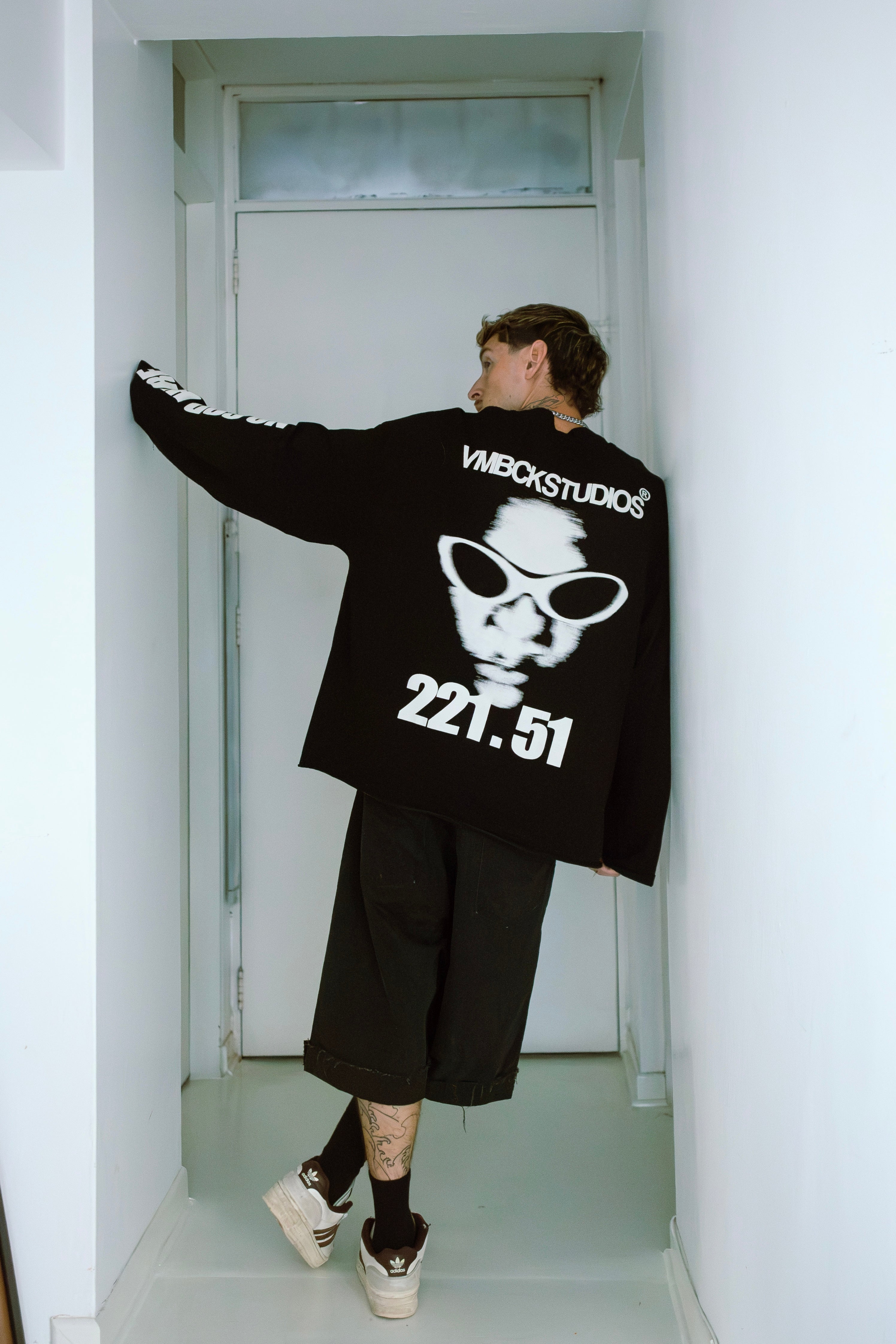 Longsleeve Mask Wanted